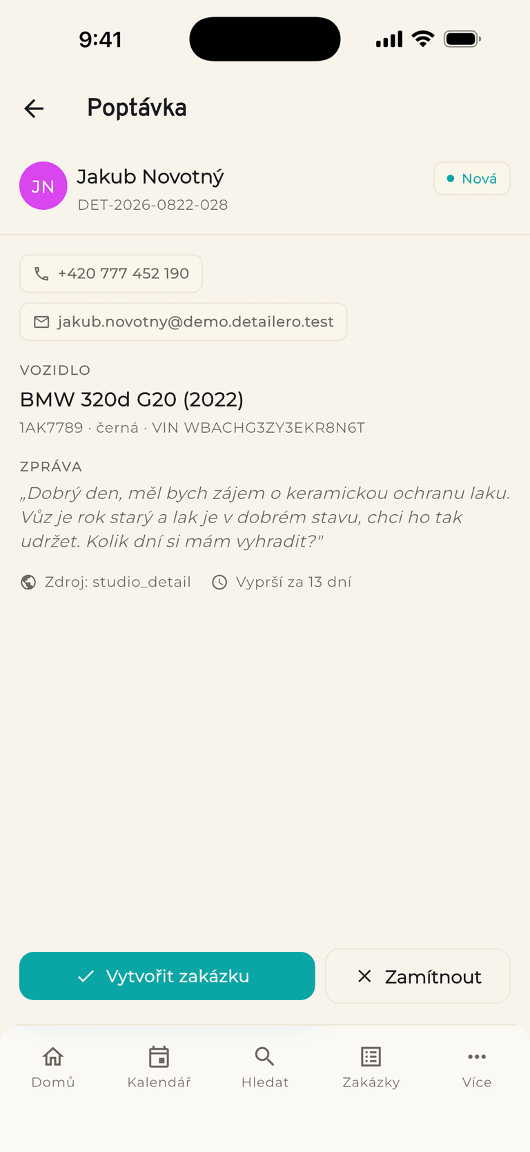 Seznam poptávek v aplikaci Detailero s otevřeným detailem: kontakt na zákazníka, vozidlo BMW 320d, jeho zpráva a tlačítko Vytvořit zakázku
