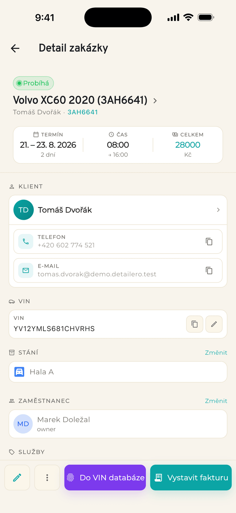 Detail probíhající zakázky v aplikaci Detailero s panelem klienta, provedenými úkony a stavem